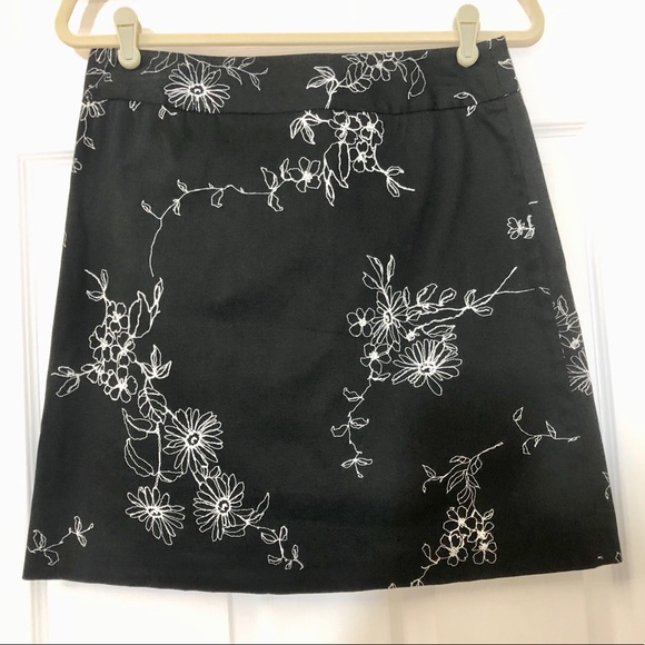 Rafaella embroidered floral skirt size 8 - Picture 3 of 8